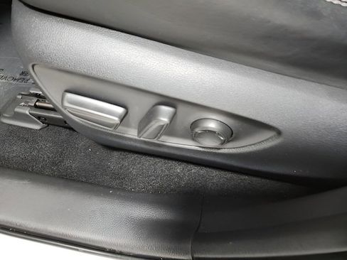 Used 2019 Toyota RAV4 XLE Premium image 23