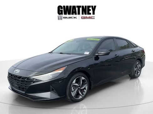 Used 2023 Hyundai Elantra SEL w/ Convenience Package image 3