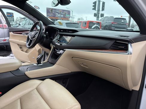 Used 2017 Cadillac XT5 Luxury w/ Driver Awareness Package image 18