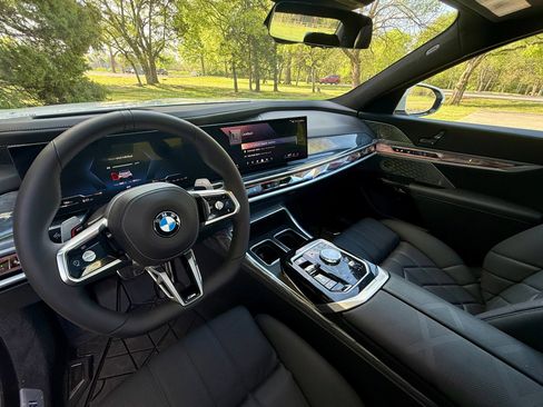 Used 2025 BMW 760i xDrive w/ Executive Package image 16