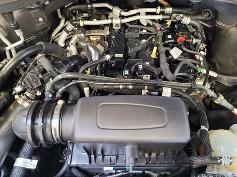 Used 2021 Ford Explorer XLT RWD image 30