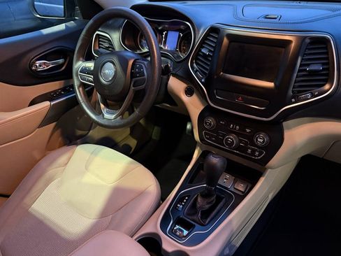 Used 2019 Jeep Cherokee Latitude w/ Popular Appearance Group image 6