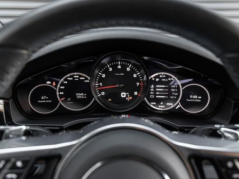 Certified 2023 Porsche Cayenne Platinum Edition AWD/4WD image 19