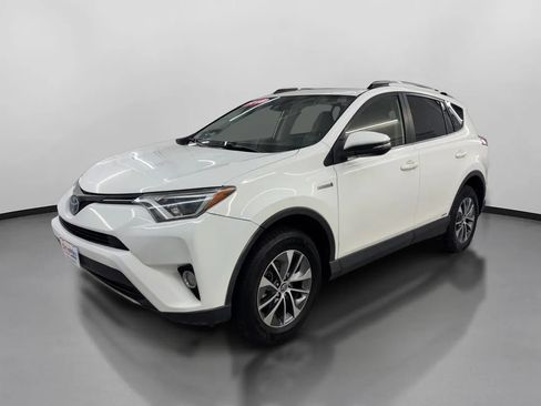 Used 2018 Toyota RAV4 XLE w/ Carpet Mat Package AWD/4WD image 4