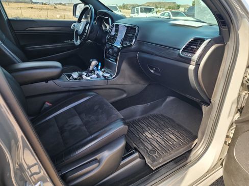 Used 2021 Jeep Grand Cherokee Laredo X AWD/4WD image 12