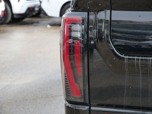 Used 2025 GMC Sierra 2500 AT4 w/ AT4 Premium Plus Package image 9