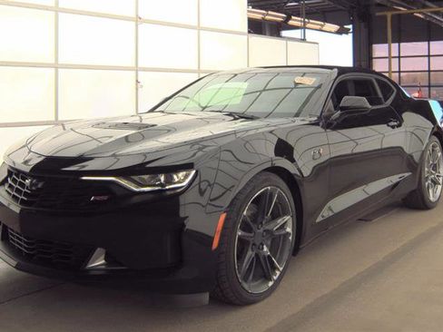 Used 2021 Chevrolet Camaro LT w/ RS Package RWD image 4