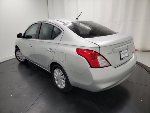 Used 2012 Nissan Versa SV image 6