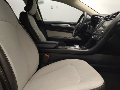 Used 2019 Ford Fusion SE w/ Equipment Group 151A FWD image 21