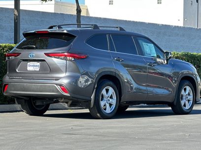 Used 2023 Toyota Highlander LE