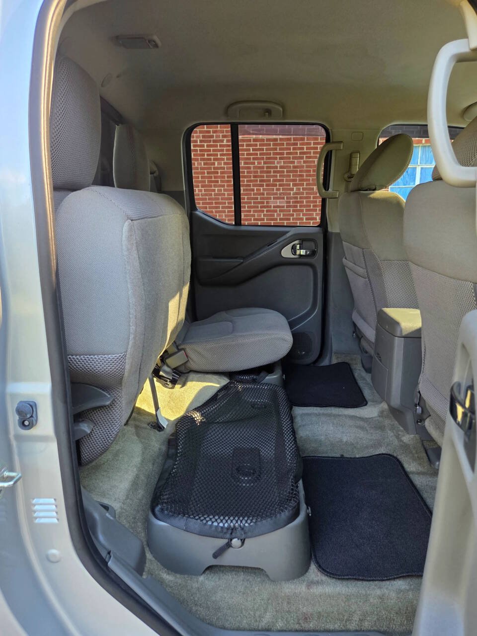 Used 2017 Nissan Frontier SV w/ SV Value Truck Package AWD/4WD image 17