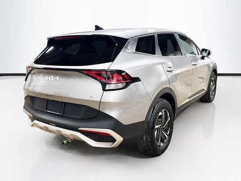 Used 2023 Kia Sportage LX image 7