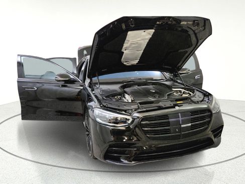 Used 2022 Mercedes-Benz S 500 4MATIC w/ AMG Line Package image 9