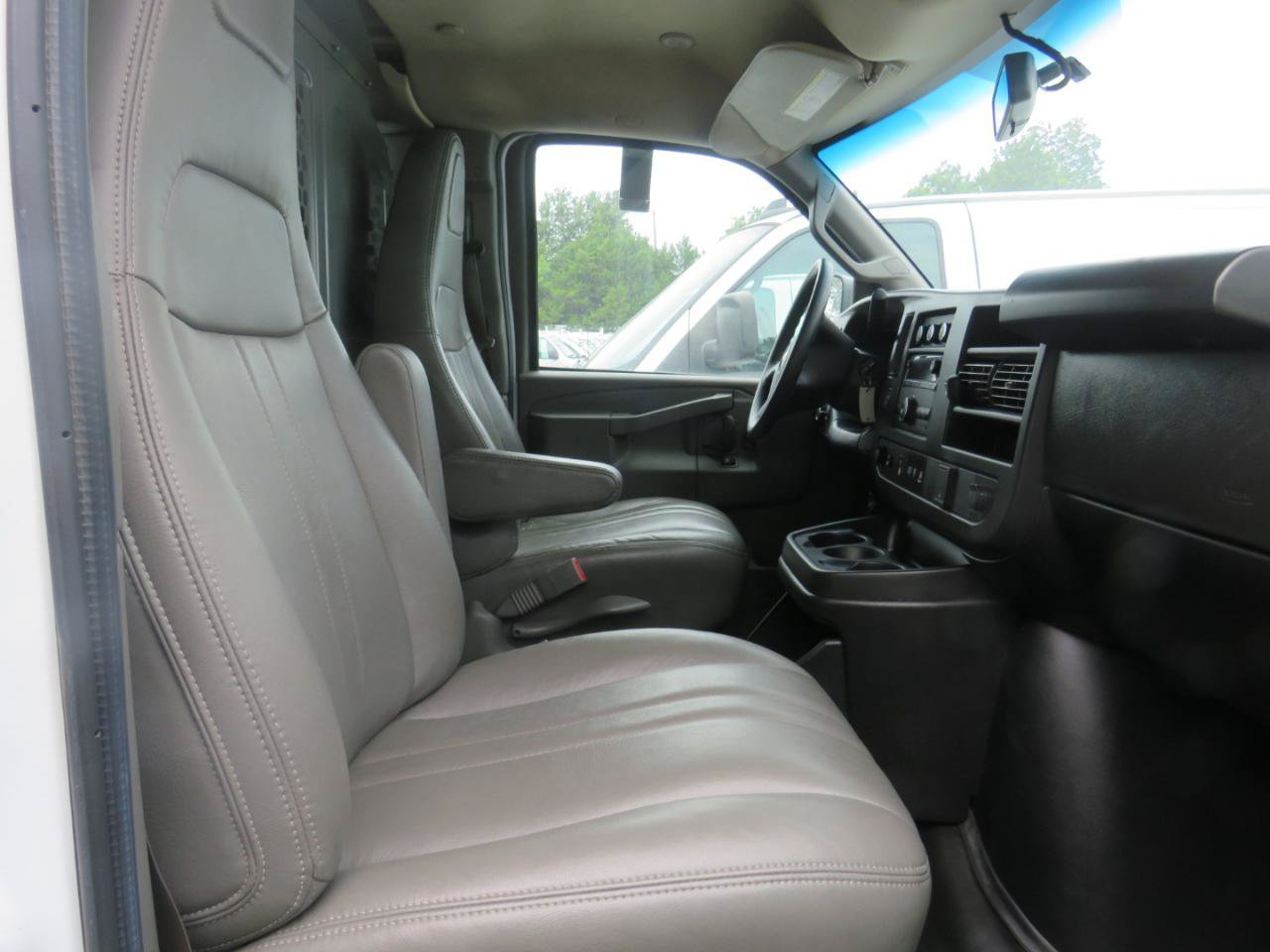 Used 2022 Chevrolet Express 2500 w/ Driver Convenience Package RWD image 21