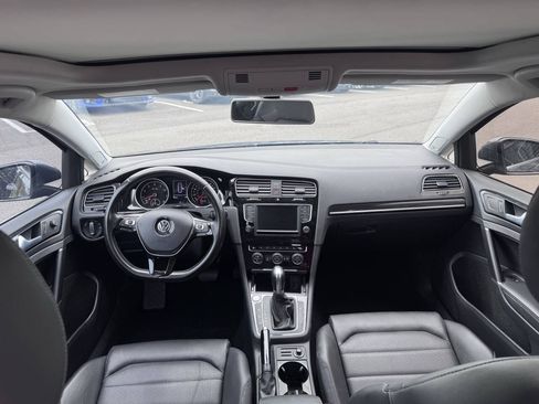 Used 2017 Volkswagen Golf S FWD image 18