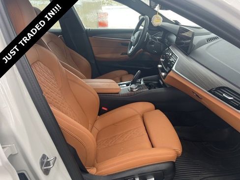Used 2023 BMW 530i xDrive w/ Premium Package image 5