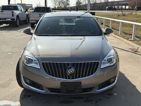 Used 2017 Buick Regal Sport Touring image 2