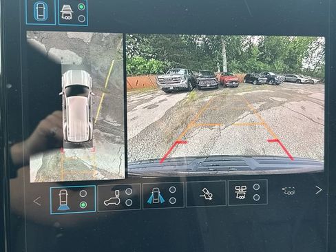 New 2026 GMC Yukon AT4 AWD/4WD image 17