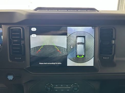 Used 2025 Ford Bronco Badlands image 21