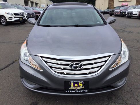 Used 2013 Hyundai Sonata SE w/ Navigation & Sunroof Pkg FWD image 3