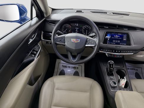 Used 2021 Cadillac XT4 Luxury w/ Cold Weather Package FWD image 24