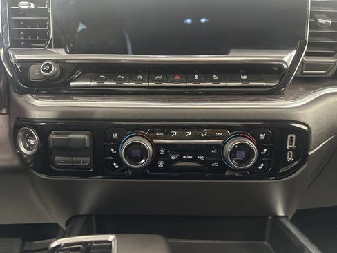 Used 2022 Chevrolet Silverado 1500 LTZ w/ LTZ Premium Package image 17