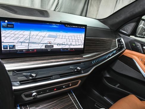 Used 2023 BMW X7 xDrive40i w/ Executive Package image 61