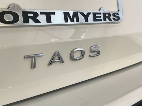New 2026 Volkswagen Taos SE image 34