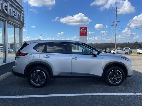 Used 2025 Nissan Rogue SV image 18