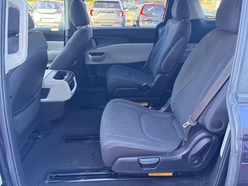 Certified 2023 Kia Carnival LX image 28