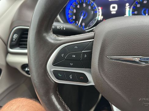 Used 2018 Chrysler Pacifica Touring-L w/ Advanced Safetytec Group FWD image 15
