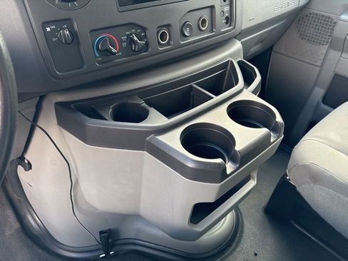 Used 2014 Ford E-250 and Econoline 250 w/ Power Group image 17