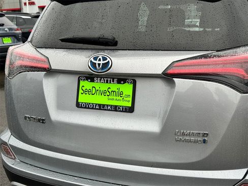 Used 2017 Toyota RAV4 Limited image 15