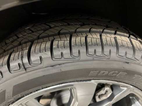 Certified 2023 Chevrolet Equinox RS image 11