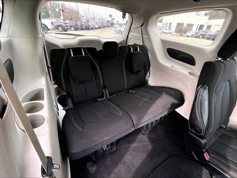 Used 2023 Chrysler Voyager LX image 29