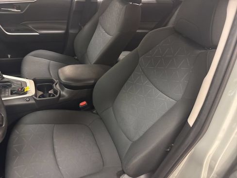 Used 2021 Toyota RAV4 XLE AWD/4WD image 20