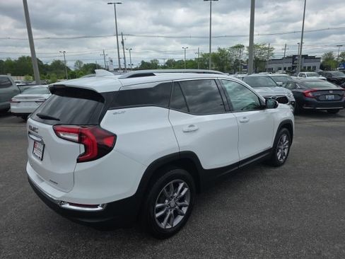 Used 2023 GMC Terrain SLT AWD/4WD image 4
