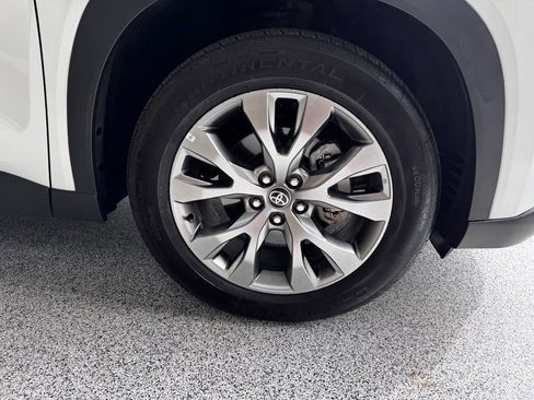 Used 2025 Toyota Grand Highlander AWD image 11
