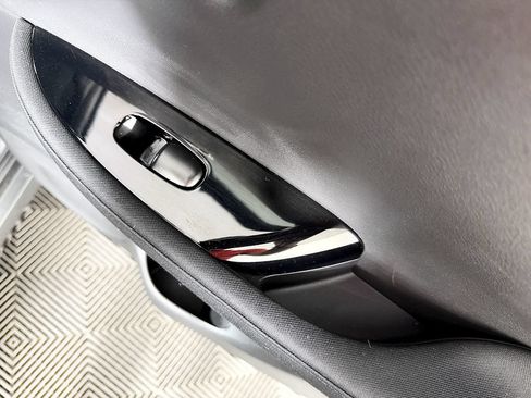 Used 2019 Nissan Leaf SV w/ SV Technology Package FWD image 40