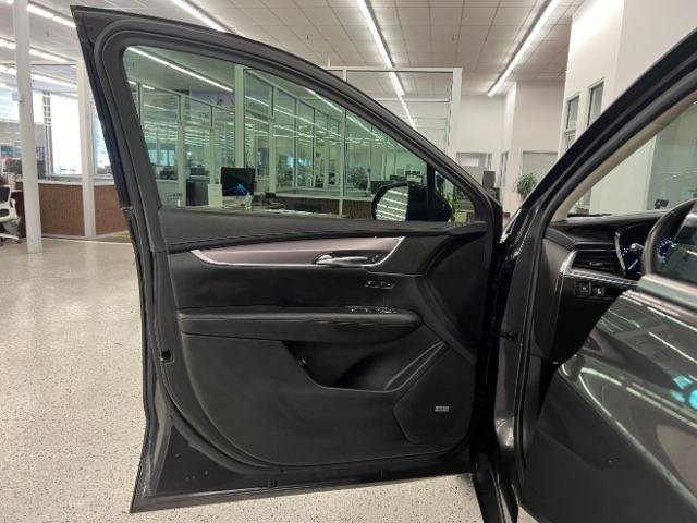 Used 2017 Cadillac XT5 Luxury w/ Driver Awareness Package FWD image 23