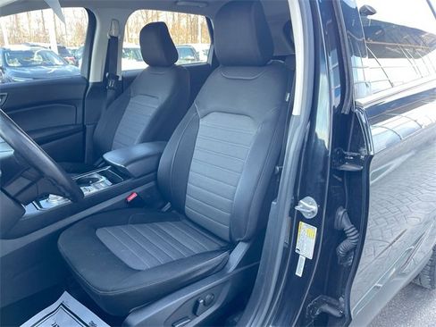 Used 2020 Ford Edge SE image 18