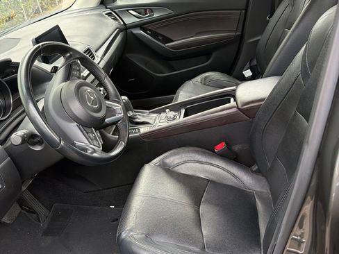 Used 2017 MAZDA MAZDA3 Grand Touring w/ Premium Equipment Package FWD image 8