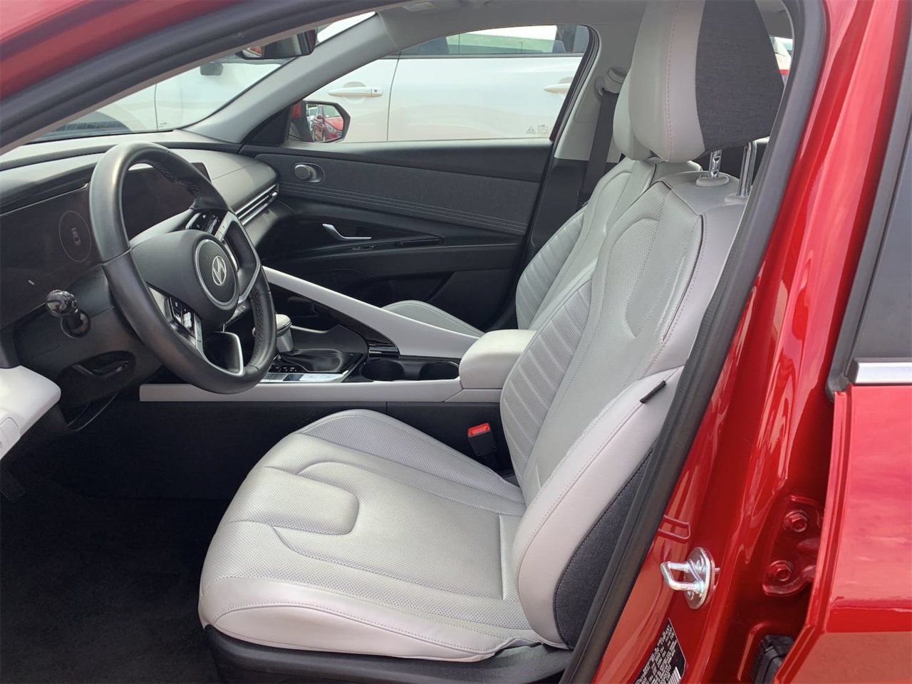 Used 2025 Hyundai Elantra Limited FWD image 4