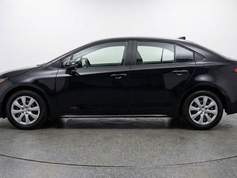 Used 2025 Toyota Corolla LE FWD image 5