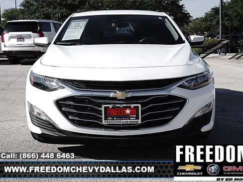 Used 2025 Chevrolet Malibu LT FWD image 2