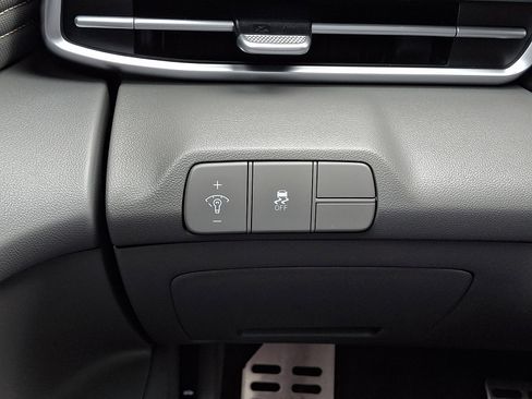 Certified 2025 Hyundai Elantra Sport image 22