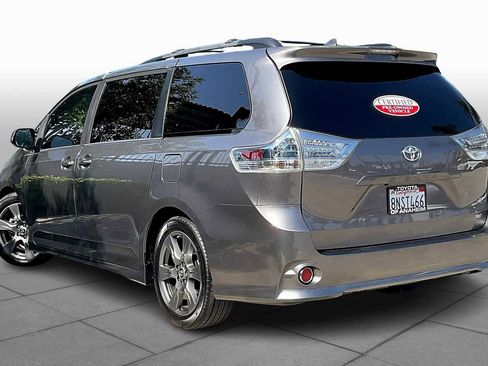 Certified 2020 Toyota Sienna SE Premium image 11
