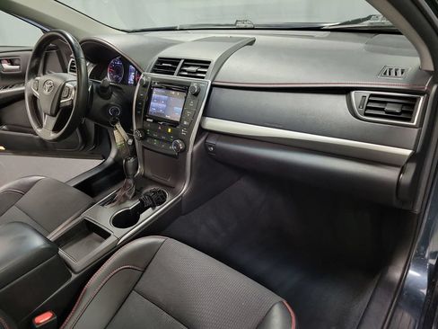 Used 2017 Toyota Camry SE FWD image 29