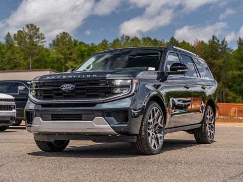 New 2026 Ford Expedition Platinum w/ Platinum Ultimate Package AWD/4WD image 2