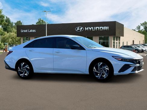 New 2025 Hyundai Elantra Sport FWD image 10